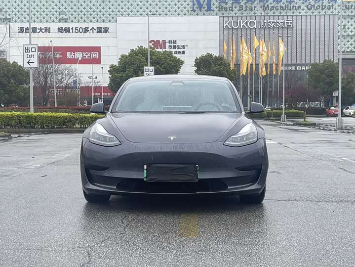 Фото 2 - Tesla Model 3