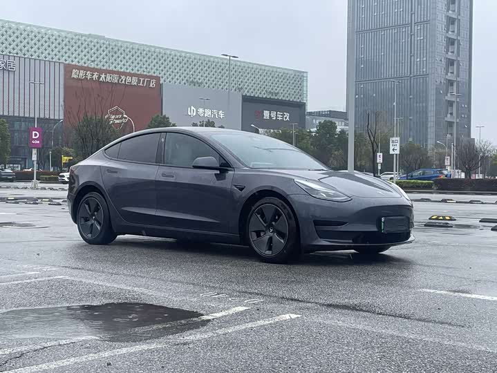 Фото 4 - Tesla Model 3