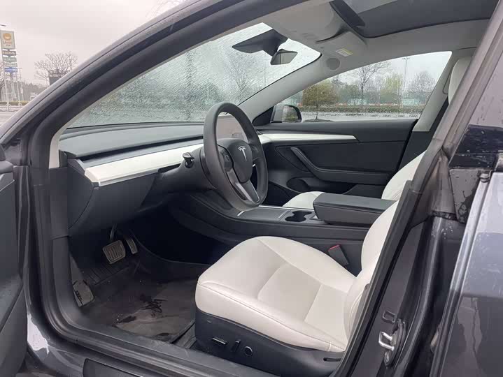 Фото 8 - Tesla Model 3