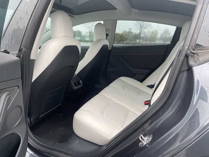 Фото 9 - Tesla Model 3