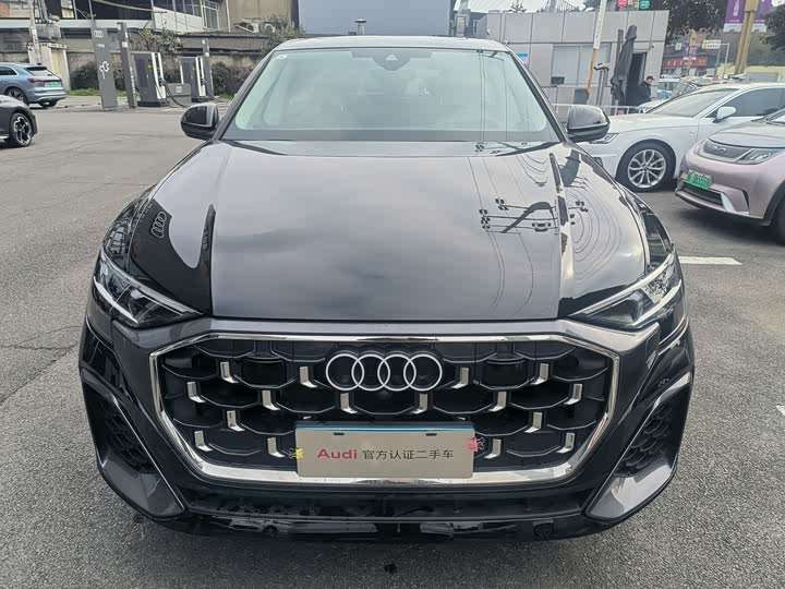 Photo 2 - Audi Q8