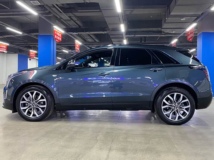Photo 8 - Cadillac XT5