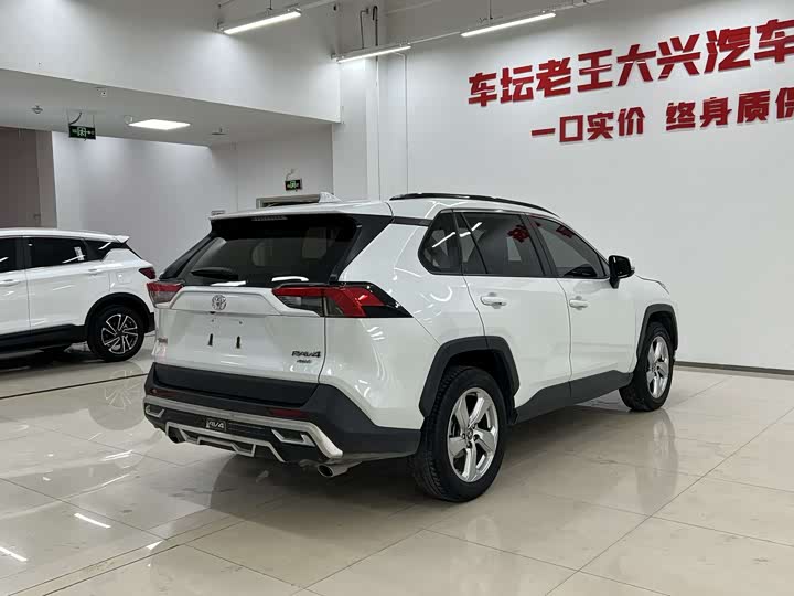 Photo 4 - Toyota RAV4