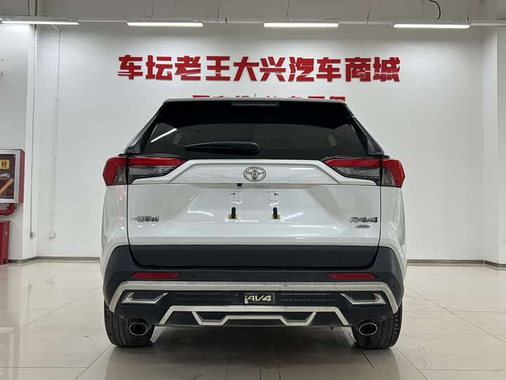 Photo 5 - Toyota RAV4