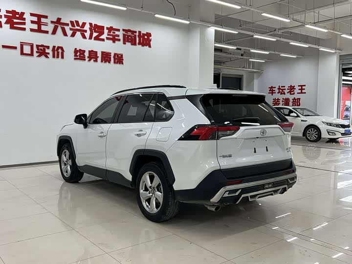 Photo 6 - Toyota RAV4