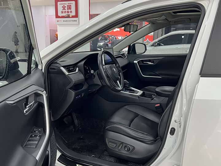 Photo 7 - Toyota RAV4