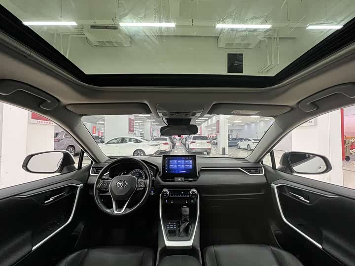 Photo 8 - Toyota RAV4