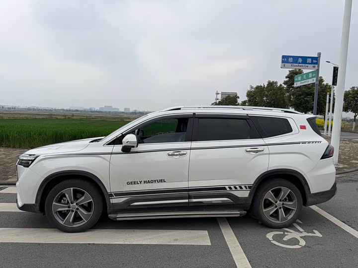 Photo 4 - Geely Okavango L