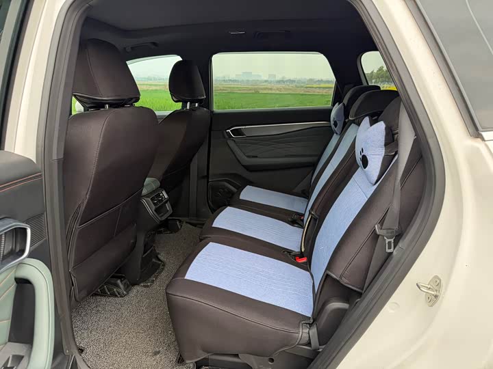 Photo 7 - Geely Okavango L