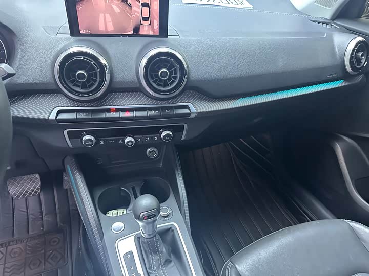 Фото 8 - Audi Q2L