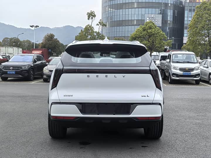 Photo 5 - Geely Atlas L