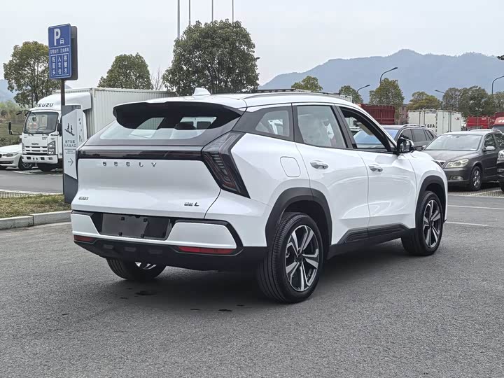 Photo 6 - Geely Atlas L