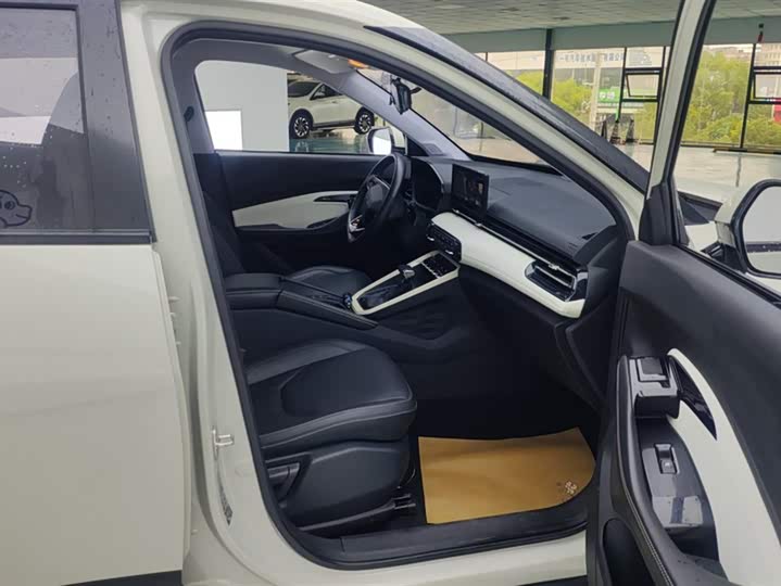 Photo 8 - Baojun RS-3