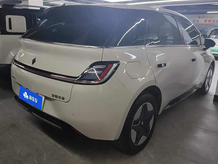 Photo 3 - Baojun Yunduo