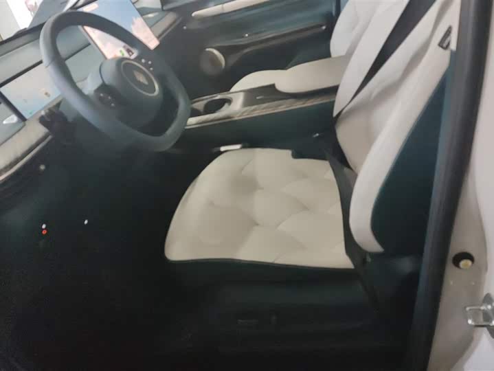 Photo 9 - Baojun Yunduo