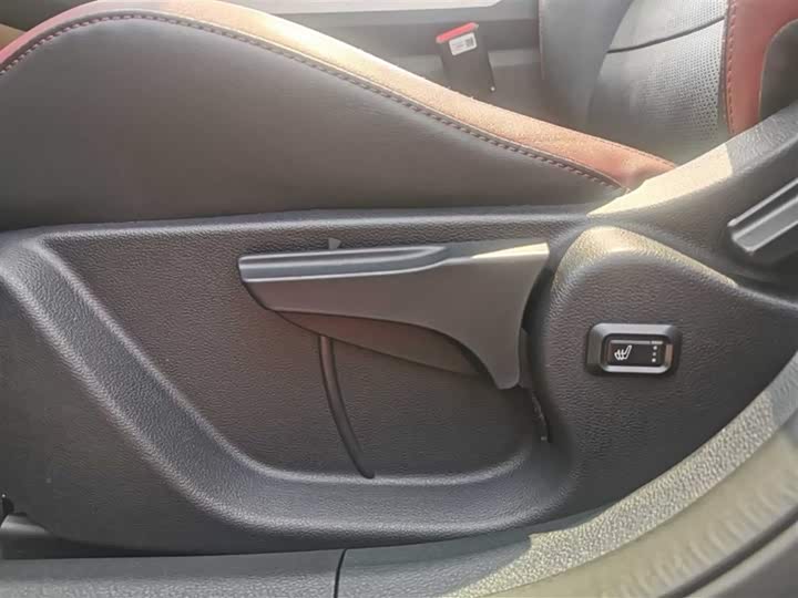 Фото 7 - Geely Coolray