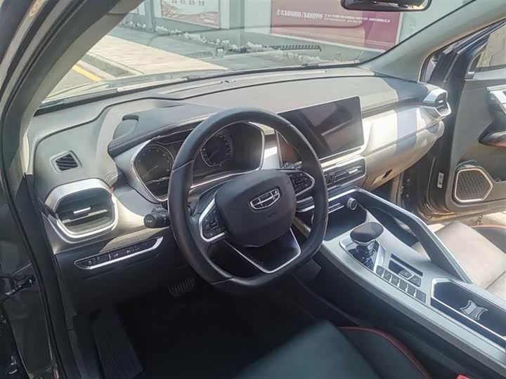 Фото 8 - Geely Coolray