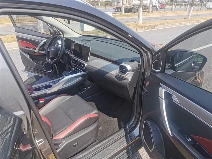 Фото 9 - Geely Coolray