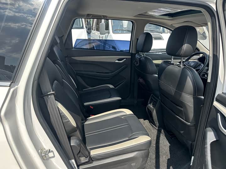 Photo 7 - Baojun 360