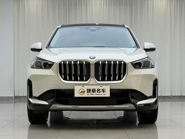 Фото 2 - BMW X1