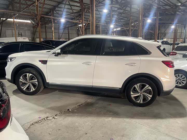 Photo 6 - Hongqi HS5