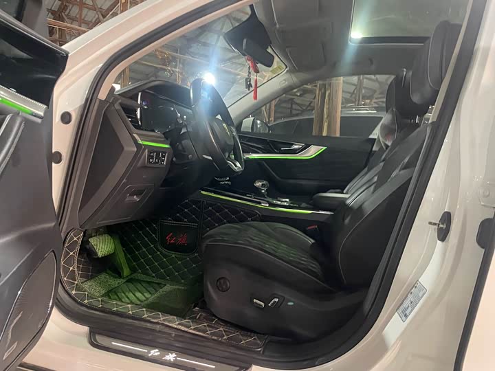 Photo 7 - Hongqi HS5