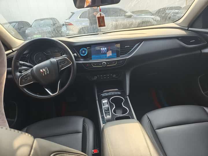 Photo 5 - Buick Regal