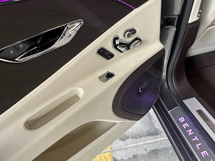 Фото 8 - Bentley Flying Spur