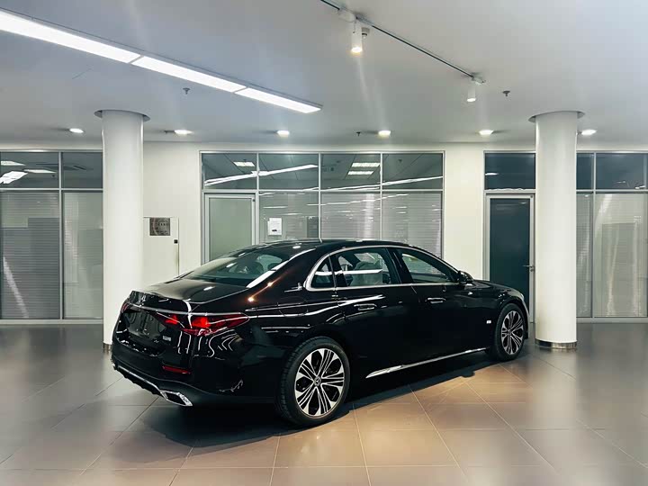 Photo 4 - Mercedes-Benz E-Class Hybrid