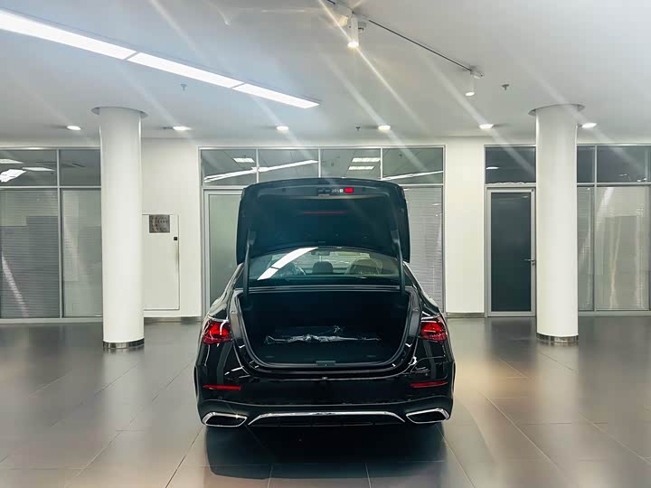 Photo 6 - Mercedes-Benz E-Class Hybrid