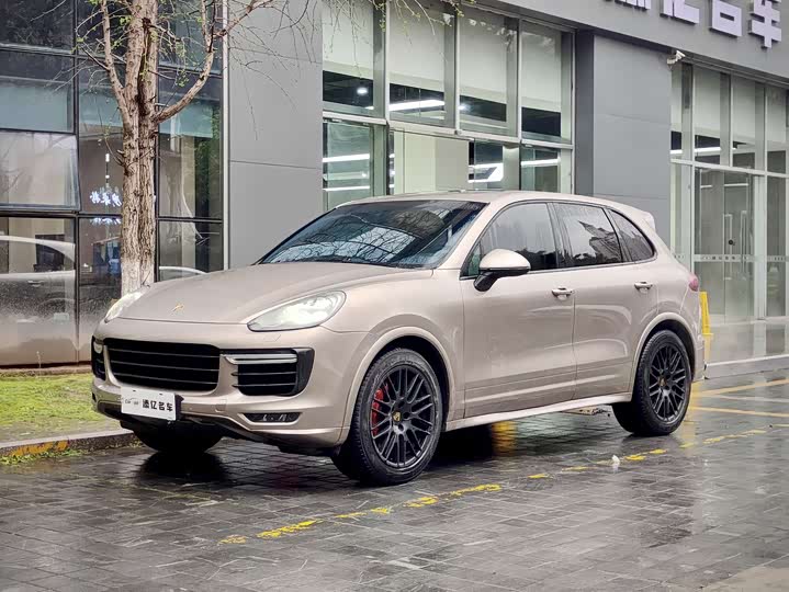 Photo 1 - Porsche Cayenne