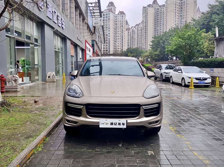 Photo 2 - Porsche Cayenne