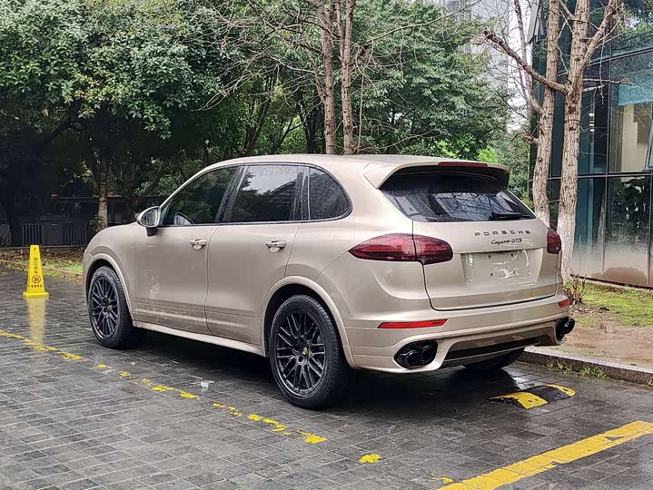 Photo 4 - Porsche Cayenne