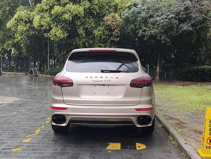 Photo 5 - Porsche Cayenne