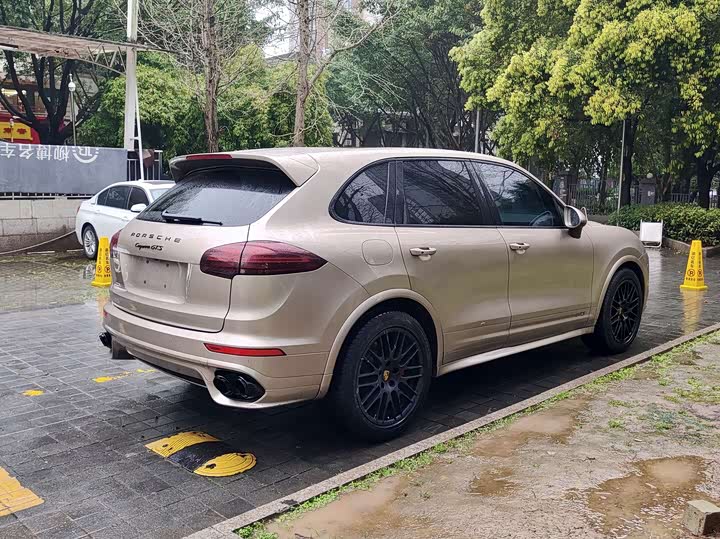 Photo 6 - Porsche Cayenne