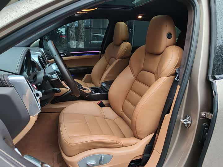 Photo 9 - Porsche Cayenne