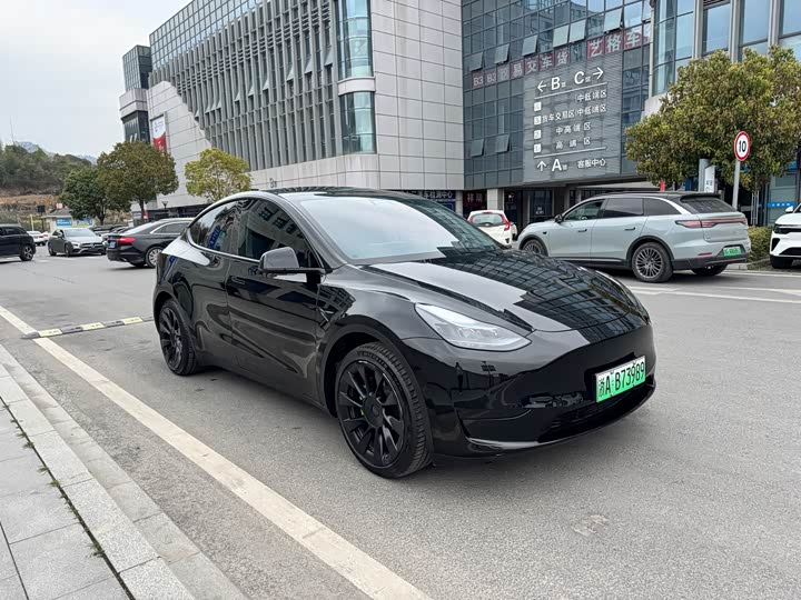 Photo 3 - Tesla Model Y
