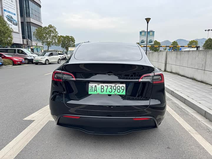 Photo 4 - Tesla Model Y