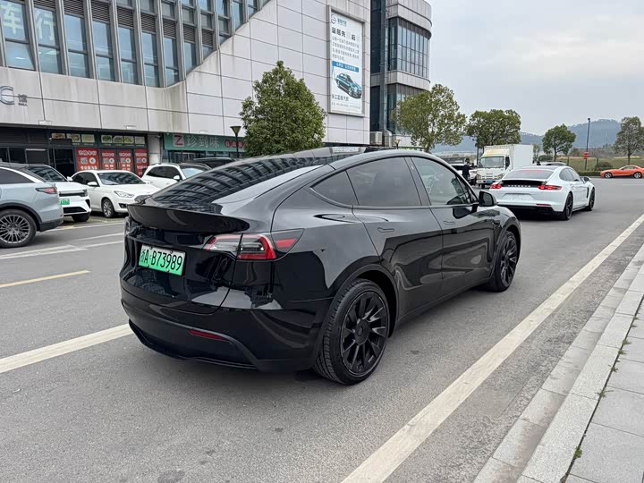 Photo 6 - Tesla Model Y
