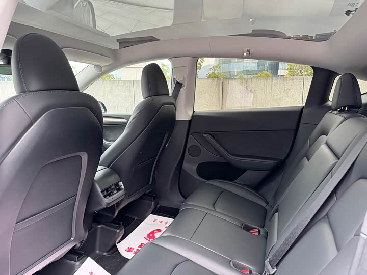 Photo 9 - Tesla Model Y