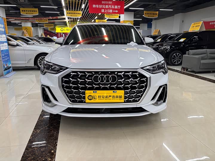 Фото 2 - Audi Q3
