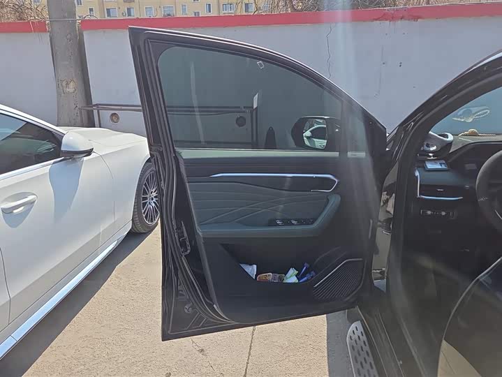 Фото 7 - Geely Okavango L