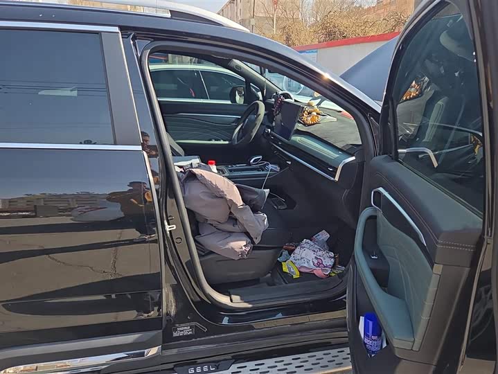 Фото 8 - Geely Okavango L