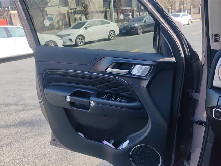 Фото 7 - Tank 300