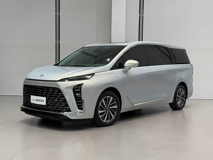 Photo 1 - Buick GL8 ES