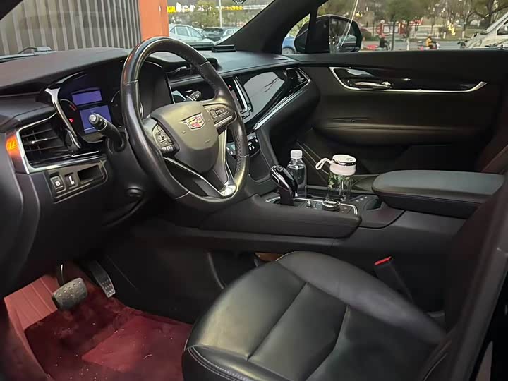 Photo 4 - Cadillac XT6