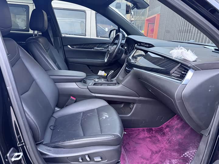 Photo 5 - Cadillac XT6