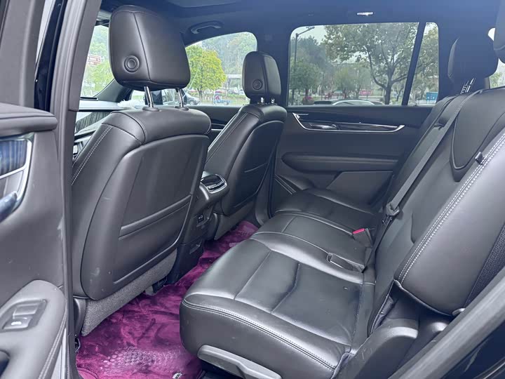 Photo 7 - Cadillac XT6