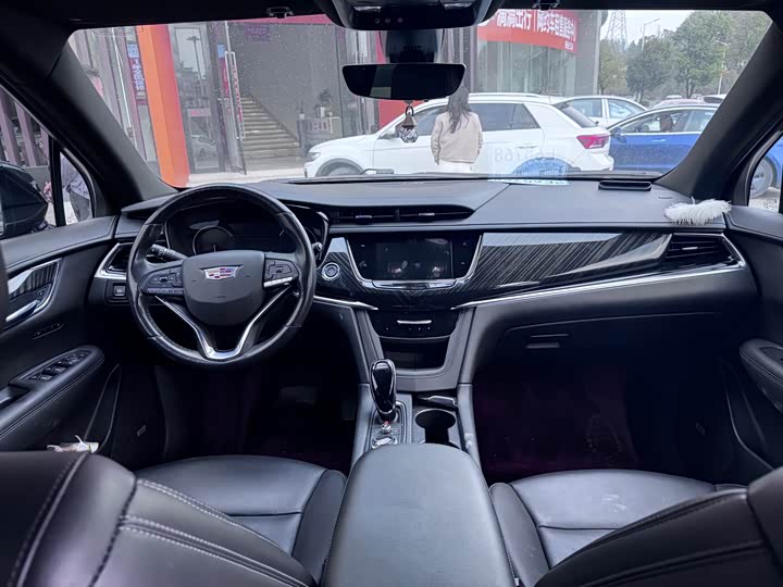 Photo 9 - Cadillac XT6