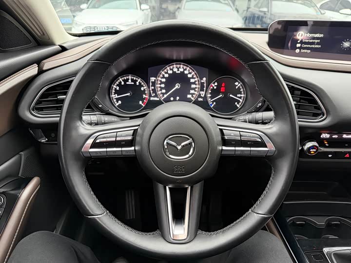 Photo 8 - Mazda CX-30